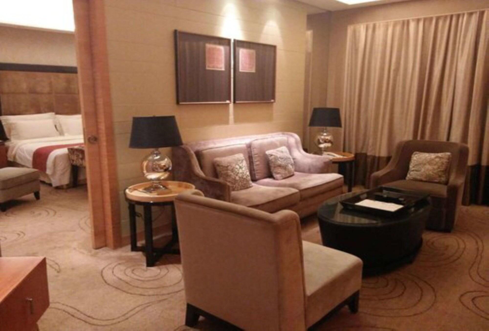 Baolilai International Hotel 5*