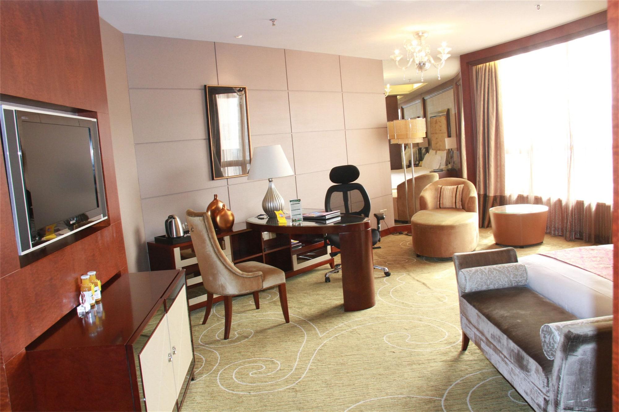 Baolilai International Hotel 5*